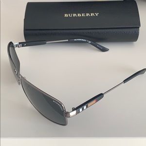 Burberry Men’s Gunmetal Grey Aviator Glasses